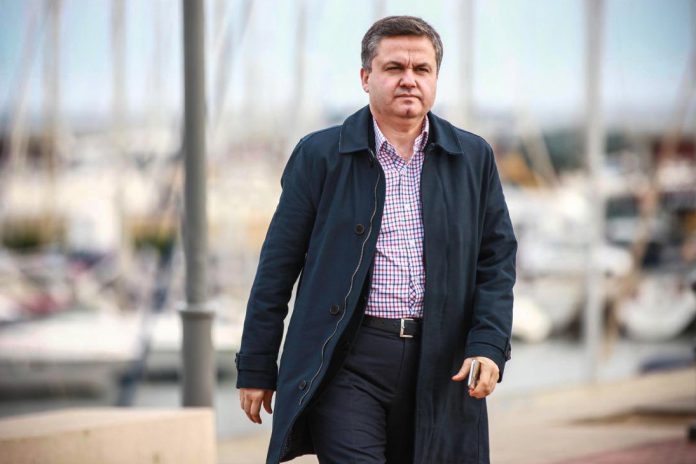 Gazeteci Zafer Özcan’dan mektup: İnsan cezaevinde anılarının yasını tutuyor