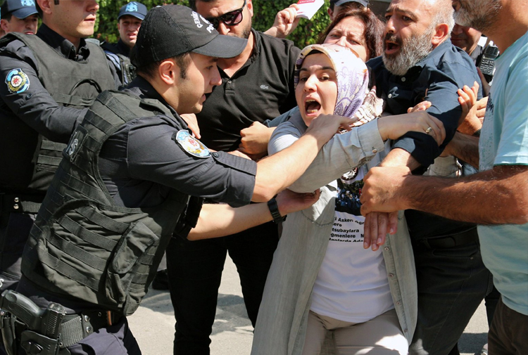 Lütfen daha duyarlı olun: Harbiyelilerin sesi dalga dalga yayılıyor