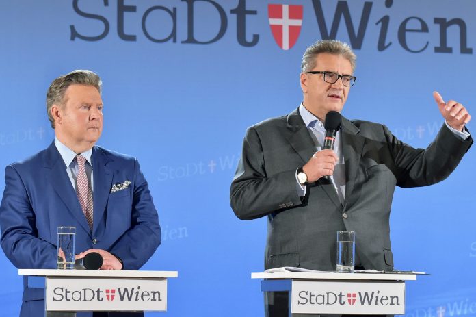 Avusturyalı bakan: Türkiye maske dolu uçağımızı tutuyor