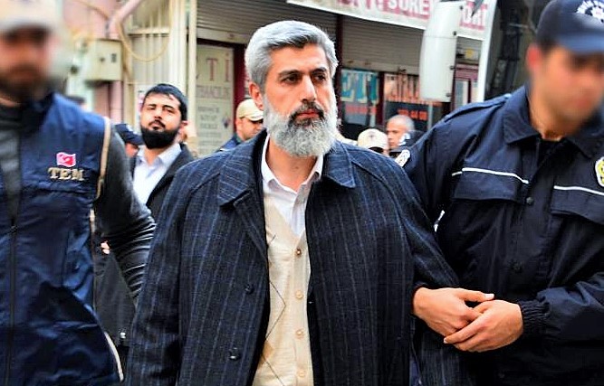 Alparslan Kuytul: Evlerinden atılan talebeler, sohbette katıldıkları için zulme uğruyor