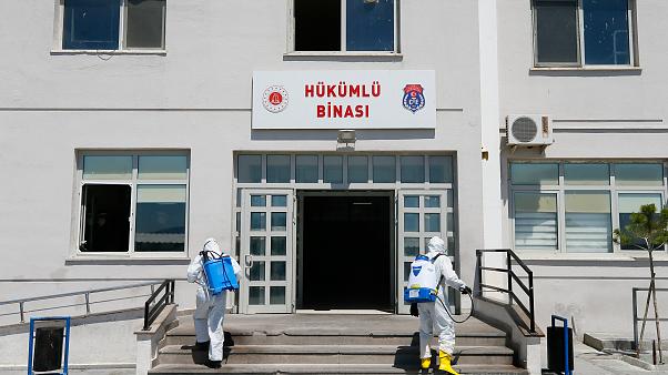 Bir tutuklu: Bakanlık, Silivri’de ağır vakalar dışında teste izin vermiyor