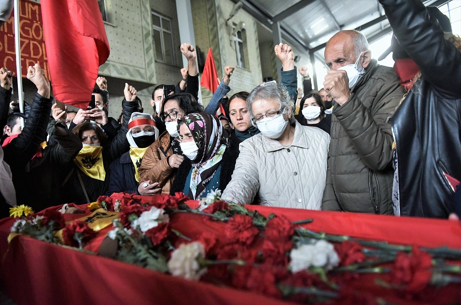 Polis cemevine girip İbrahim Gökçek’in cenazesini kaçırdı