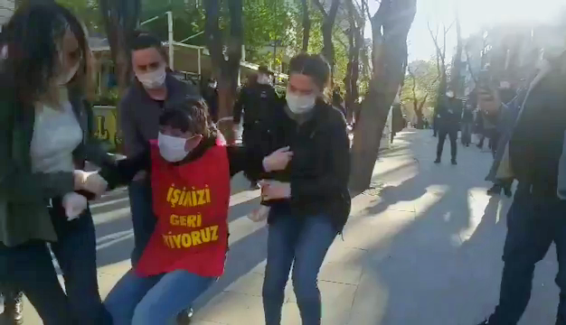 Polislerin yerde sürüklediği KHK’lı Nazan Bozkurt, tutuklu anneleri hatırlattı: Siz ne biçim insanlarsınız