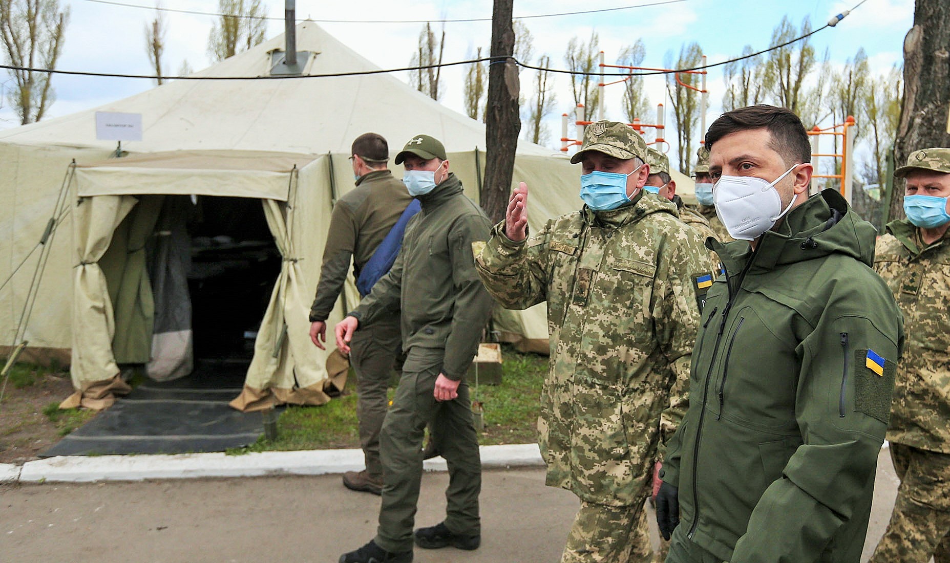Sosyal mesafe kurallarını ihlal eden Cumhurbaşkanı Selenski’ye para cezası