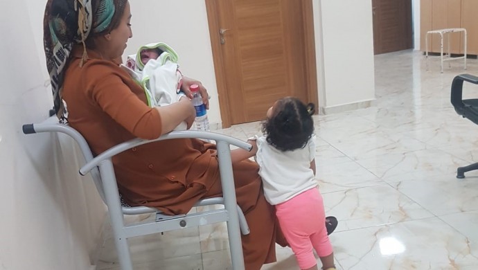 Lohusa kadın 10 günlük bebeği ve 2 yaşındaki kızıyla tutuklandı!