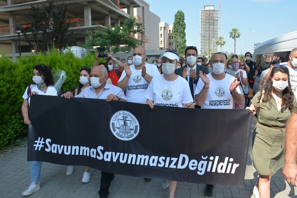 İzmir Barosu da yürüyor: 555 baro yapsalar gerçekleri söyleyeceğiz