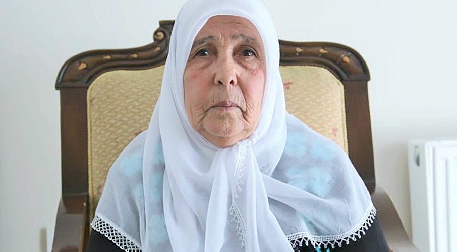 Asker evini dağıttı: 70 yaşındaki Hayriye Demir’i gözaltına aldılar, oğlunun fotoğrafına el koydular