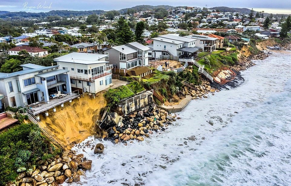 Sydney’in sahillerindeki evler, çökme tehlikesiyle karşı karşıya
