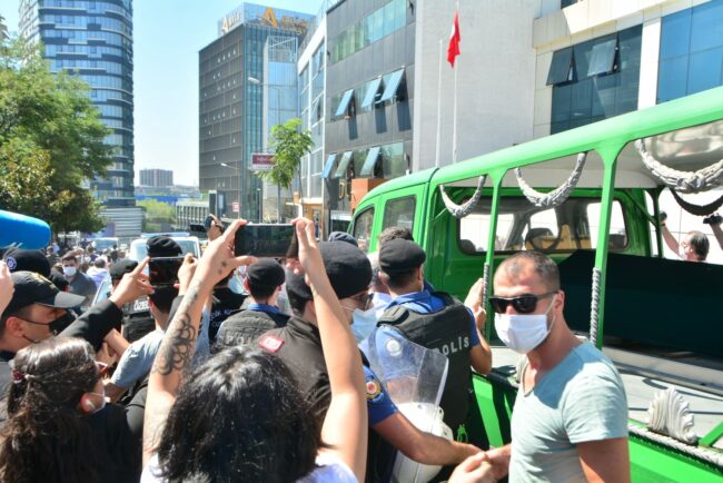 Polis, Ebru Timtik’in cenazesini kaçırdı