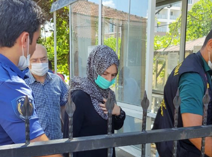 Gözaltında beyin kanaması geçirdi: Yatağa kelepçeli kadına hastanede 2 polis nezaret ediyor