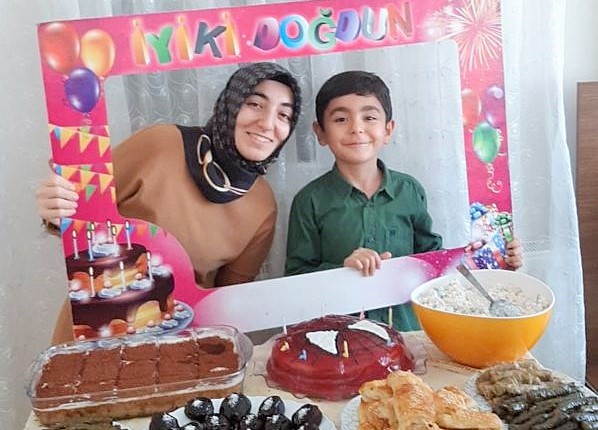 Yunanistan’ın Türkiye’ye geri ittiği mülteci teknesindeki Mehtap öğretmen hücreden yazdı