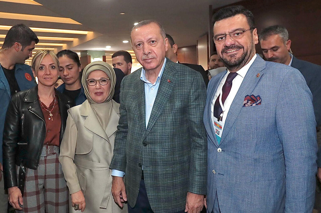 AKP’li Milletvekili kin kustu: Demirtaş ve kızlarına ağır hakaret!