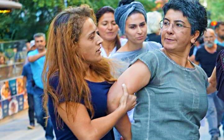 Acun Karadağ “Koğuşun değişecek” denerek Kayseri Cezaevi’ne sürgün edildi