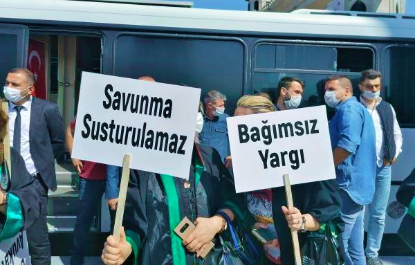 Dayanışma büyüyor: Çağdaş Hukukçulardan da  Avukatların gözaltına alınmasına tepki