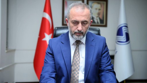 Rektör Fatih Savaşan, kızını özel öğrenci statüsüyle Kıbrıs’tan Sakarya’ya aldırdı!