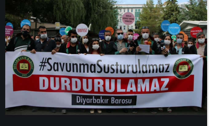 İstanbul ve Diyarbakır Baroları’nın genel kurulu polis zoruyla engellendi
