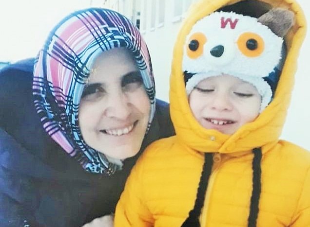 25 günlük bebeğiyle gözaltına alınan anne yine emniyette