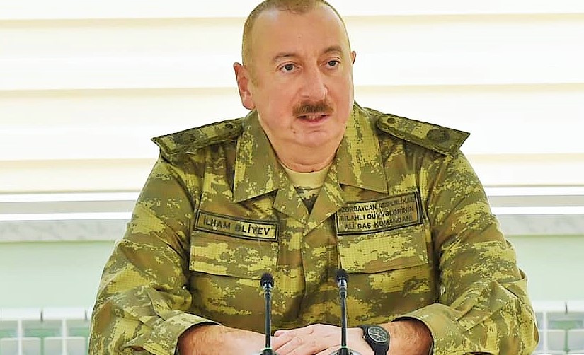 Askeri üniformayla duyuran Aliyev: Şuşa işgalden kurtarıldı, 28 yıl sonra ezan okunacak