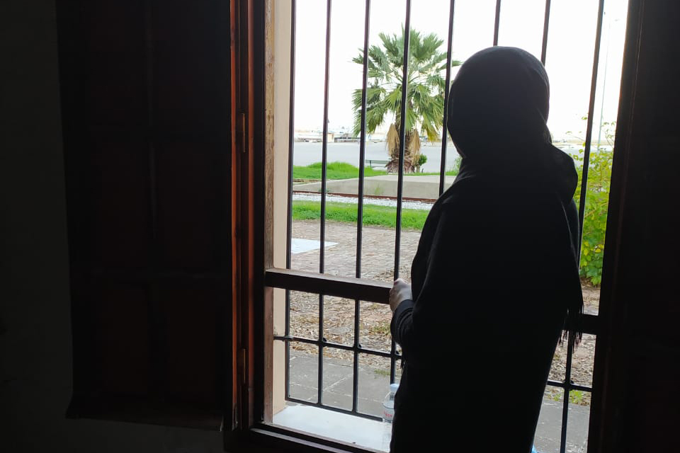 Eşini cezaevinde, oğlunu dedesine, iki kızını amcasına bıraktıp Yunanistan’a geldi