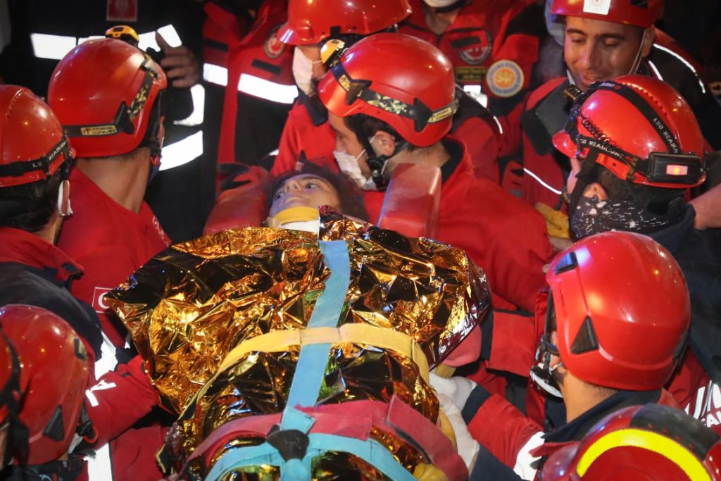 14 yaşındaki İdil Şirin 58 saat sonra enkazdan sağ olarak kurtarıldı