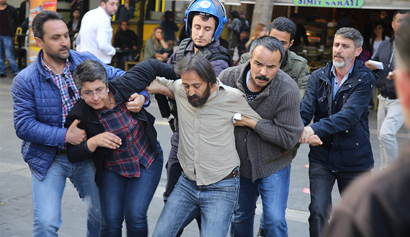 4 yıl önce açılan dava sonuçlandı: Polisin taciz ettiği KHK’lı Acun Karadağ’a 5 bin TL para cezası