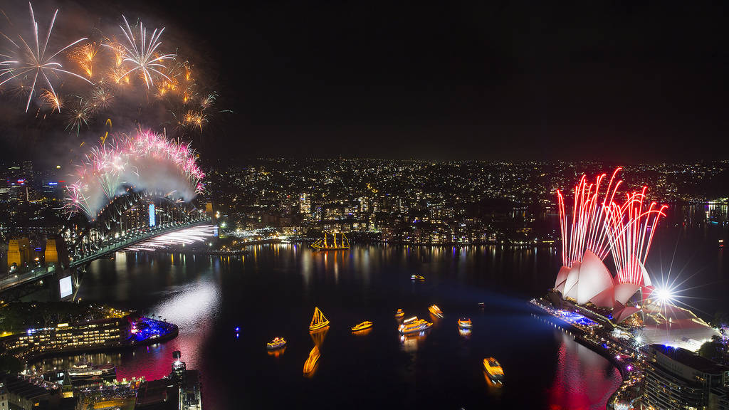 Avustralya yeni yıla ‘Merhaba’ dedi: Sydney boğaz köprüsünde izleyicisiz havai fişek gösterisi