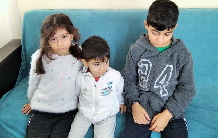 Anne ve babası hapsedilen 3 çocuğun boynu bükük kaldı