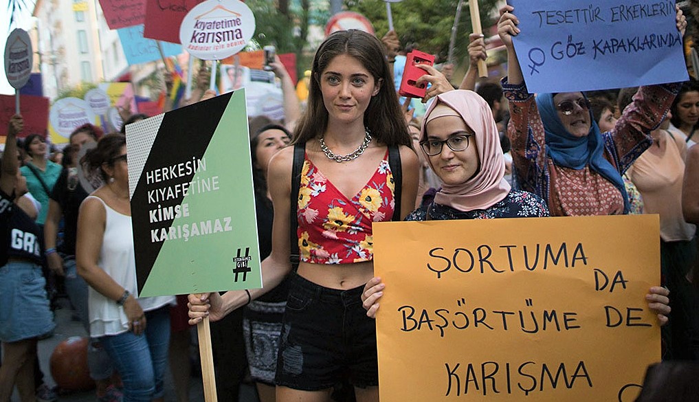 Erdoğan’a bir tepki de SP’den: Başı açık ya da örtülü hiçbir kadın vitrin malzemesi değildir