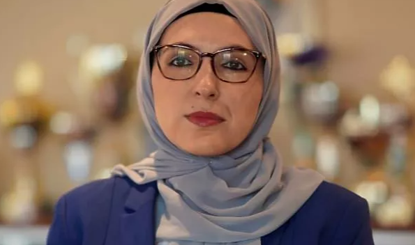 Bosna Hersek’İn İlk başörtülü bakanı oldu