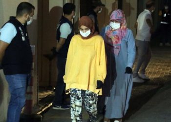 İşte kanıtı AKP’li Özlem Zengin:  Ömer Faruk Gergerlioğlu çıplak aramayı belgeledi