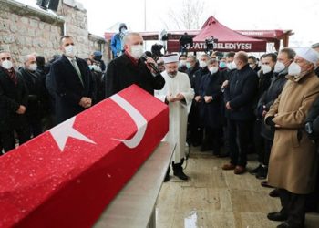 ‘Hainler  Mezarı’nın mucidi Kadir Topbaş, Süleymaniye haziresine gömüldü