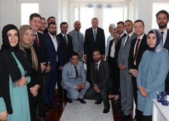 Twitter, Pelikancıların hesabını askıya aldı