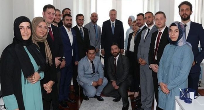 Twitter, Pelikancıların hesabını askıya aldı