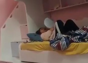 Tutuklu babasının fotoğrafına bakarak ağladı: Artık gel, sana bir sarılayım!