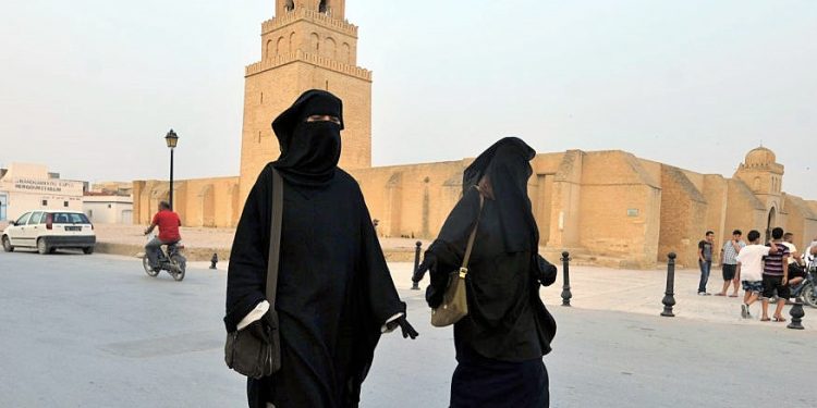 İsviçre’de peçe yasağı referandumla kabul edildi