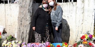 Hataylı Anne, çiçek satarak kızını Oxford’da okutuyor