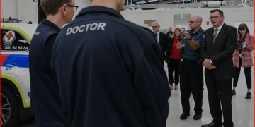 Victoria Eyalet Başbakanı Daniel Andrews, düşerek iki kaburgasını kırdı