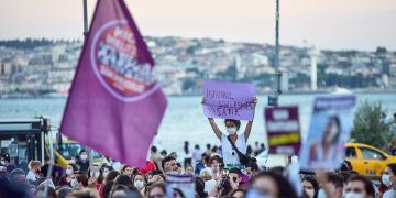 İstanbul Sözleşmesi’ne tepkiler devam diyor: Türkiye,kadına yönelik şiddette OECD ülkeleri arasında zirvede