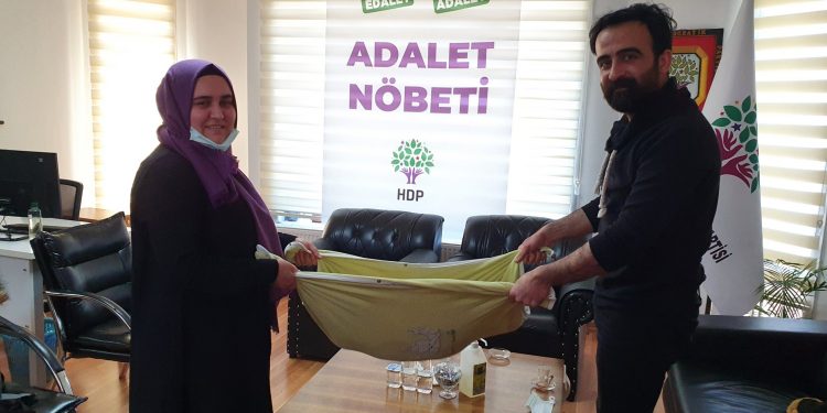 Anlamlı ziyaret: Doğumhaneda gözaltına alınan anne, bebeğiyle Gergerlioğlu’nu yalnız bırakmadı