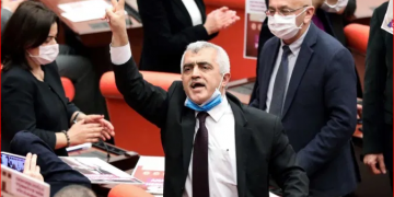 Muhalefetin sessizliği isyan ettirdi: ‘Yarım ağız konuşmayın’