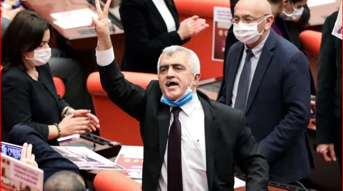 Muhalefetin sessizliği isyan ettirdi: ‘Yarım ağız konuşmayın’