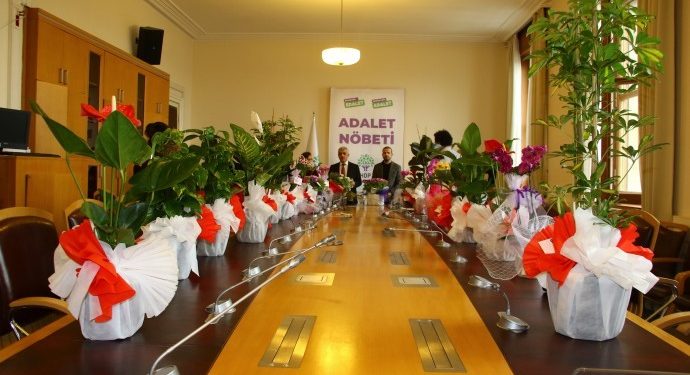 Gergerlioğlu’na ‘Seninleyiz’ çiçekleri