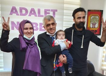 Anlamlı ziyaret: Doğumhaneda gözaltına alınan anne, bebeğiyle Gergerlioğlu’nu yalnız bırakmadı