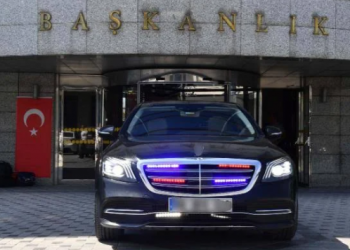 Mansur Yavaş: Makam araçlarını sattım, minibüsle gidip geliyorum