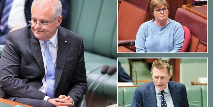 2 bakan görevden alındı: Morrison, cinsel istismar iddiaları üzerine kabinede değişikliğe gitti