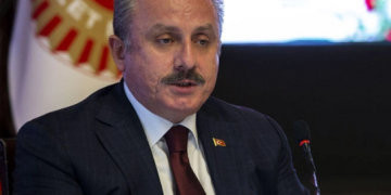 Önüne gelen herkese ‘Fetöcü’ diyen Mustafa Şentop kimdir?