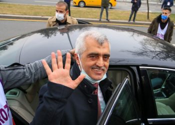 Gergerlioğlu karakolda yaşadıklarını anlattı: Üç buçuk saat pijamayla bekledim