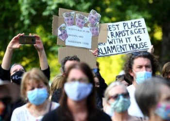 Canberra’da kadına şiddet protesto edildi: 900 kadın mağdurun adının yazıldığı pankart açıldı