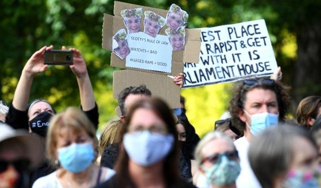 Canberra’da kadına şiddet protesto edildi: 900 kadın mağdurun adının yazıldığı pankart açıldı