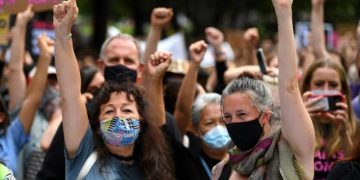 Canberra’da kadına şiddet protesto edildi: 900 kadın mağdurun adının yazıldığı pankart açıldı